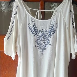 Maurices size 2, cold shoulder white with blue embroidery